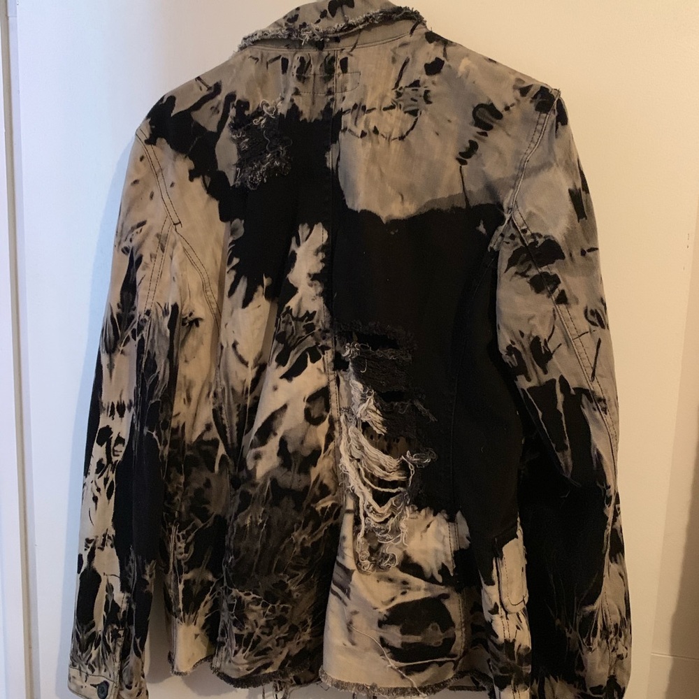 Blazer - Picture 7 of 8